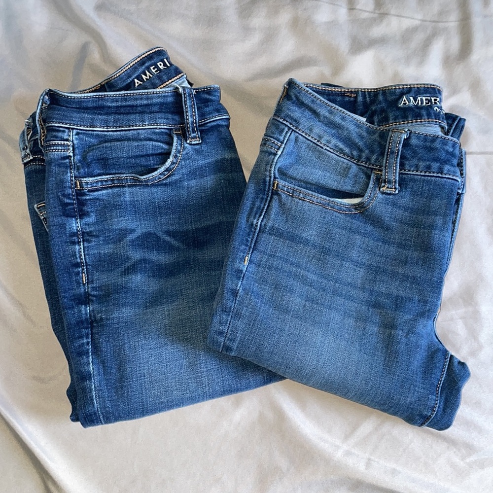 2 pairs of Size 2 Short American Eagle Jeans, super strexch